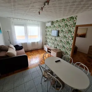 Fischer 2 Apartament