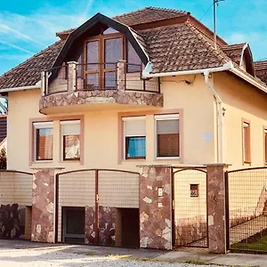 Aranylo Apartmanhaz Apartament